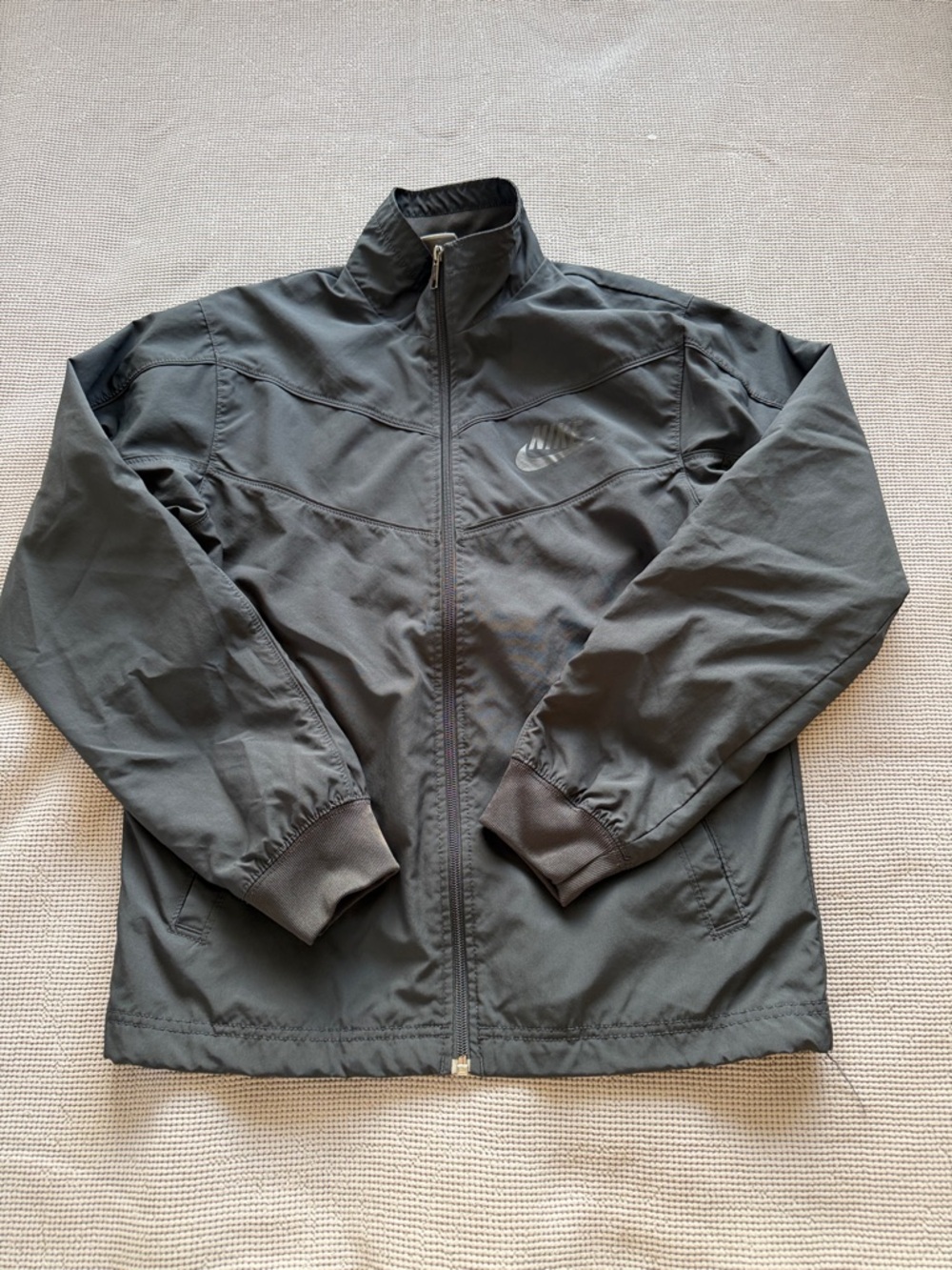 Nike Men's Dark Gray Full-Zip Windbreaker Jacket